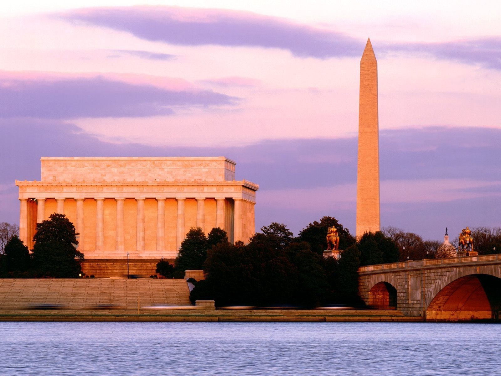 Lincoln Memorial at sunset