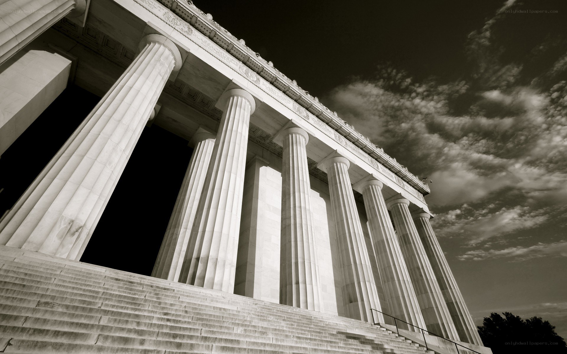 Lincoln Memorial in sepia