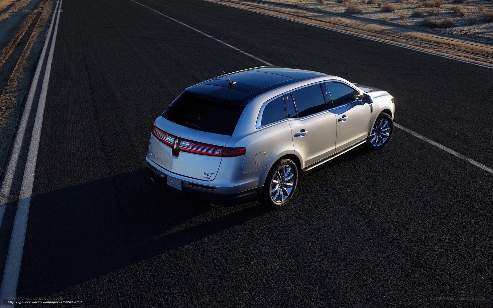 Lincoln MKT on a desert road