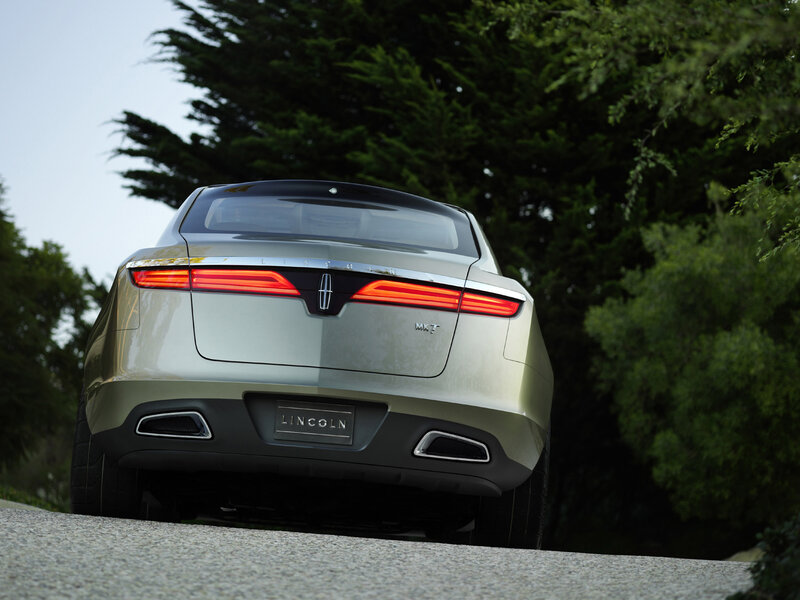 Lincoln MKT rear view