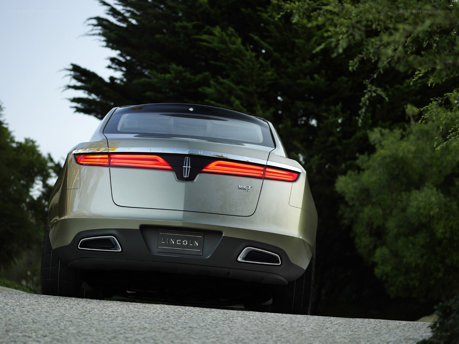Lincoln MKT rear view