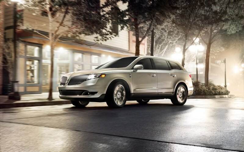 Lincoln MKX on city street