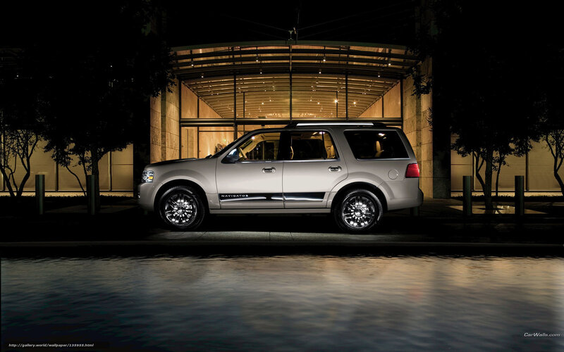 Lincoln Navigator at night