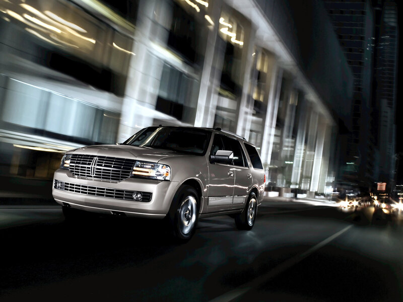Lincoln Navigator driving at night