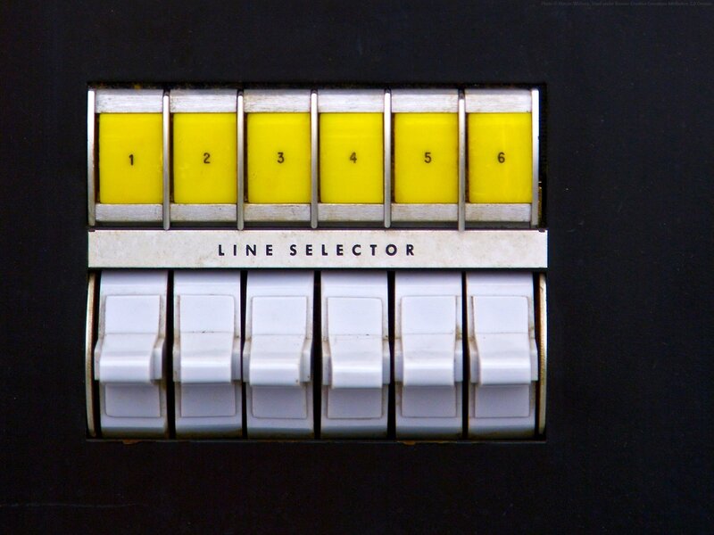 Line selector with yellow buttons