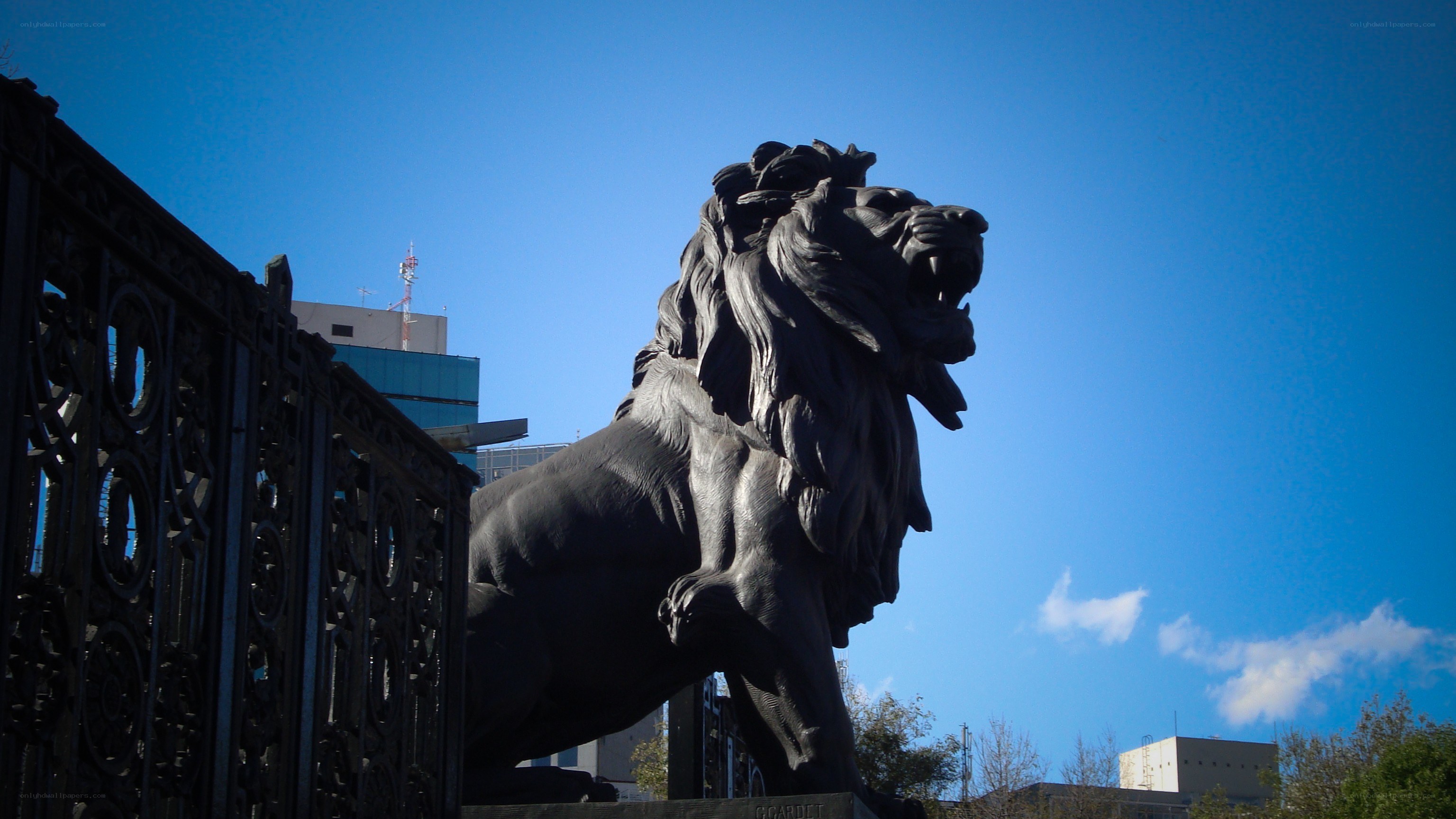 Lion statue against blue sky