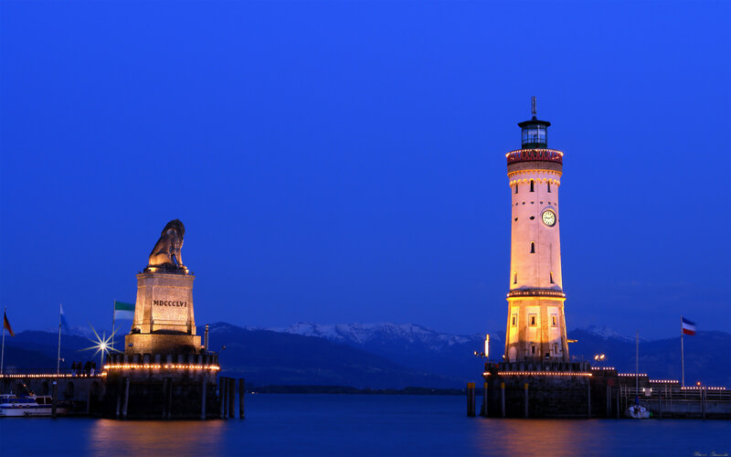 Lion Statue and Lighthouse