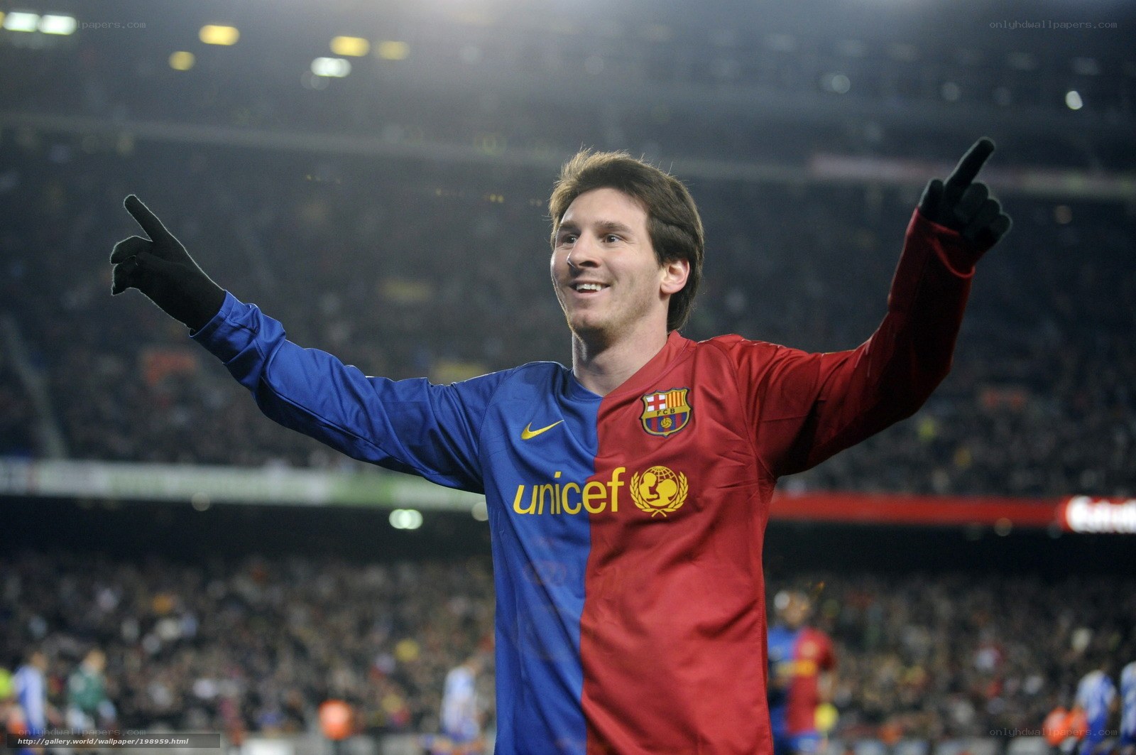 Lionel Messi celebrates in FC Barcelona jersey