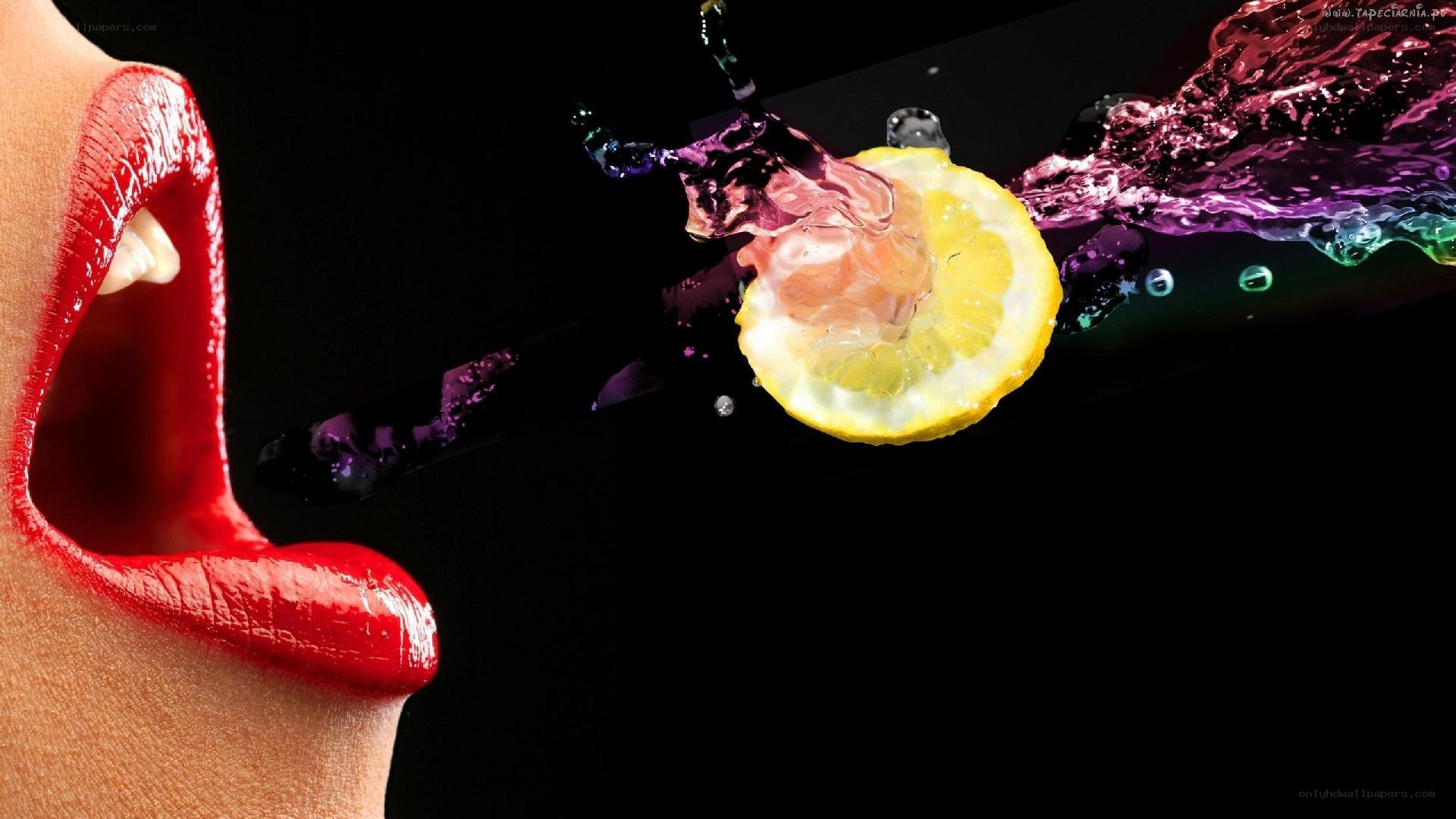 lips and lemon splash