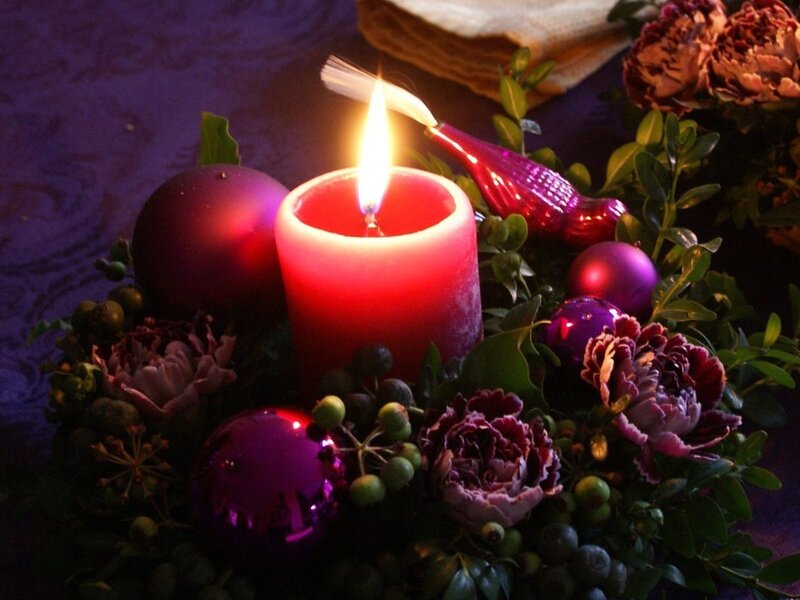 Lit Candle in Wreath — Red