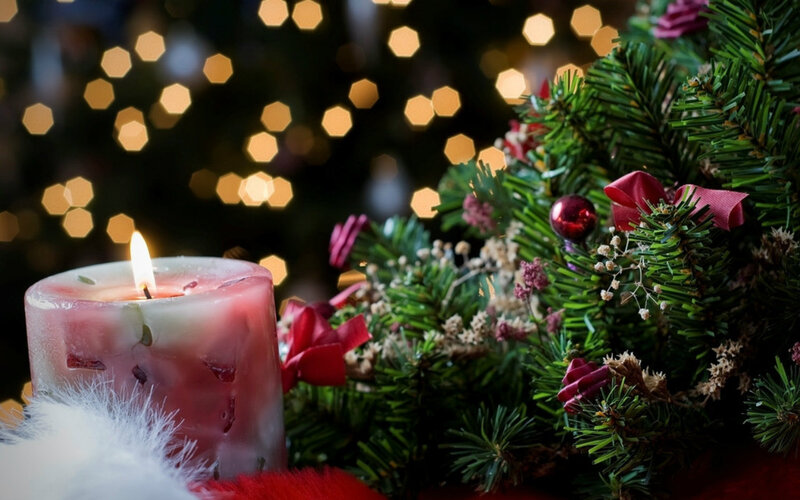Lit Candle with Pine Branches — Green