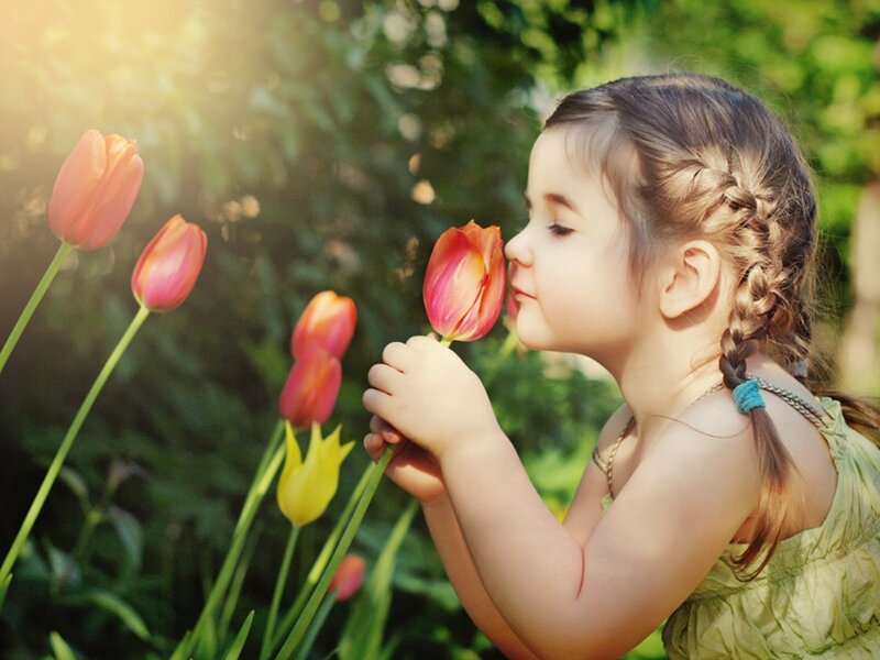Little Girl Smelling Tulip — Green