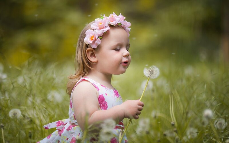 Little Girl with Dandelion — Green