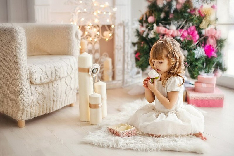 Little Girl with Flower — White