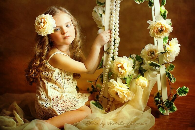 Little Girl with Flowers — Cream