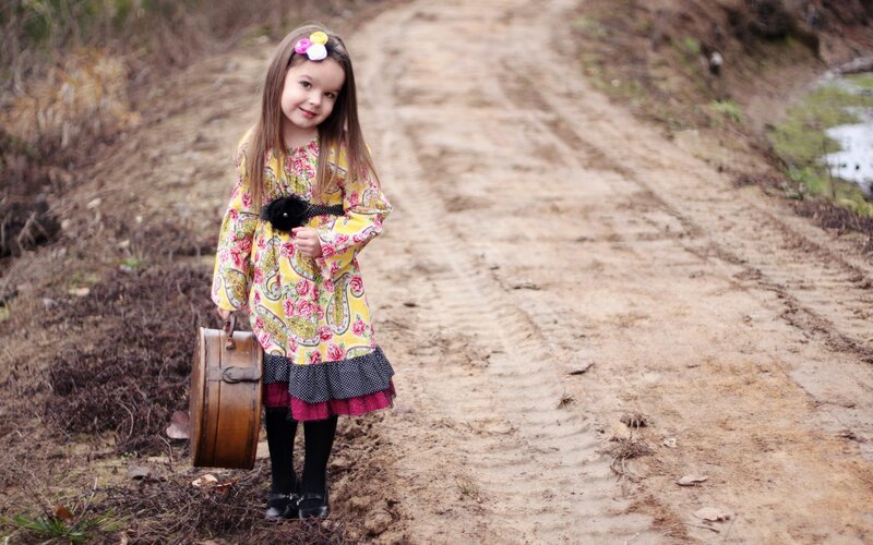 Little Girl with Suitcase — Yellow