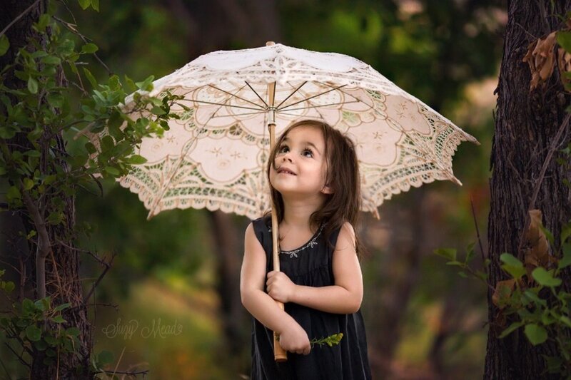 Little Girl with Umbrella — Black