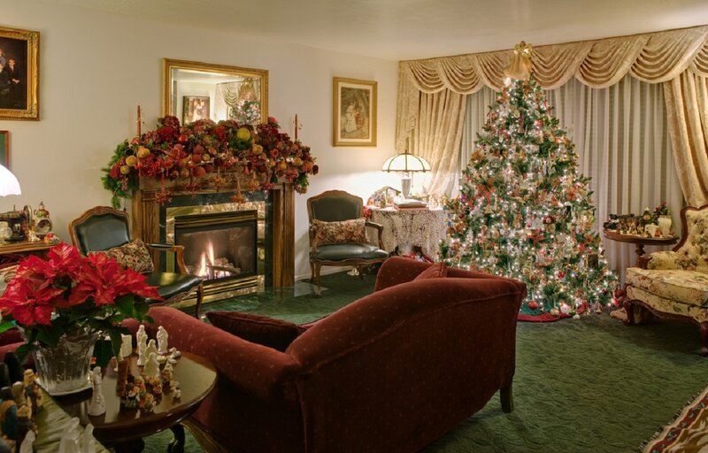 Living Room with Christmas Tree — Red