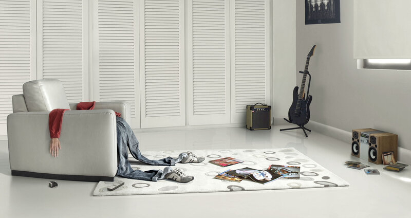 Living room with guitar and magazines