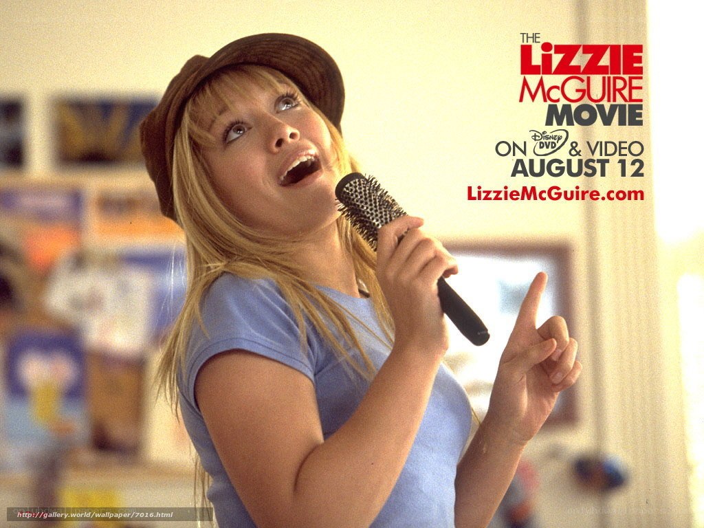 Lizzie McGuire singing with hairbrush