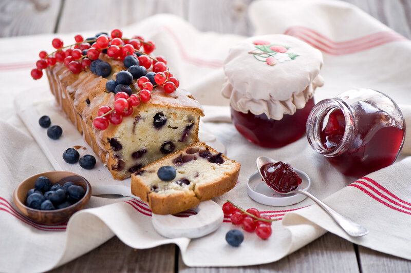 Loaf Cake with Berries
