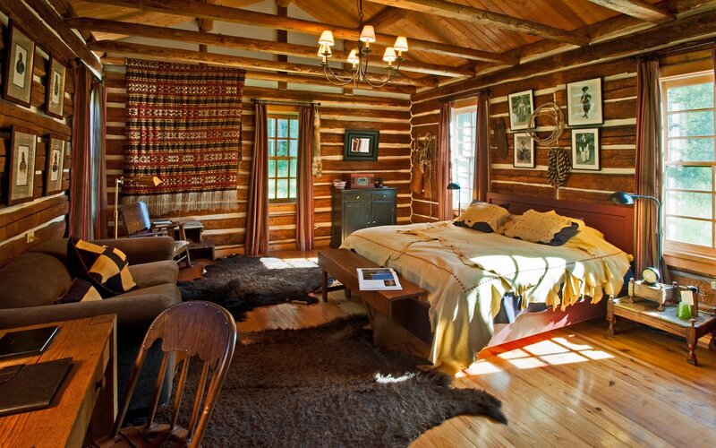 Log Cabin Bedroom — Brown, Cozy