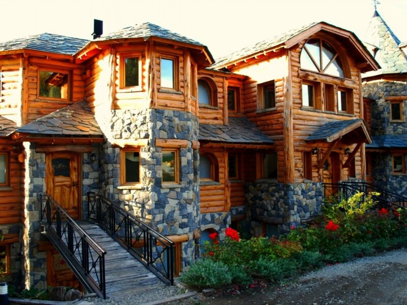 Log Cabin House — Brown, Peaceful