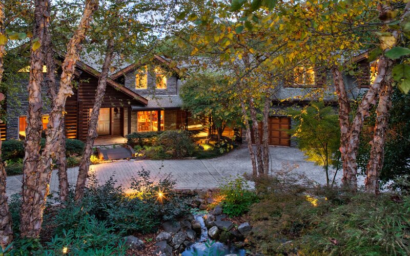 Log Cabin House — Green, Serene