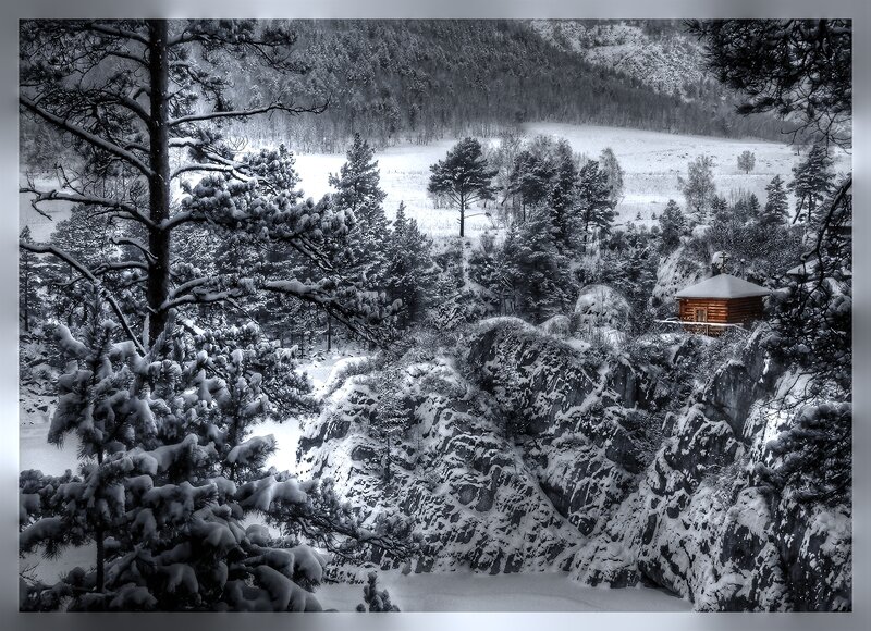 Log Cabin in Snow — Black