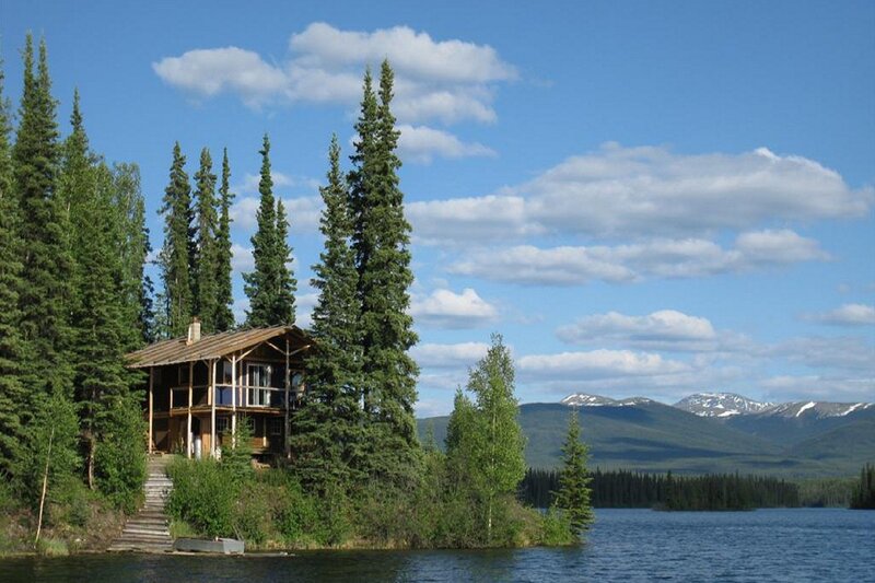 Log Cabin on Lakeshore