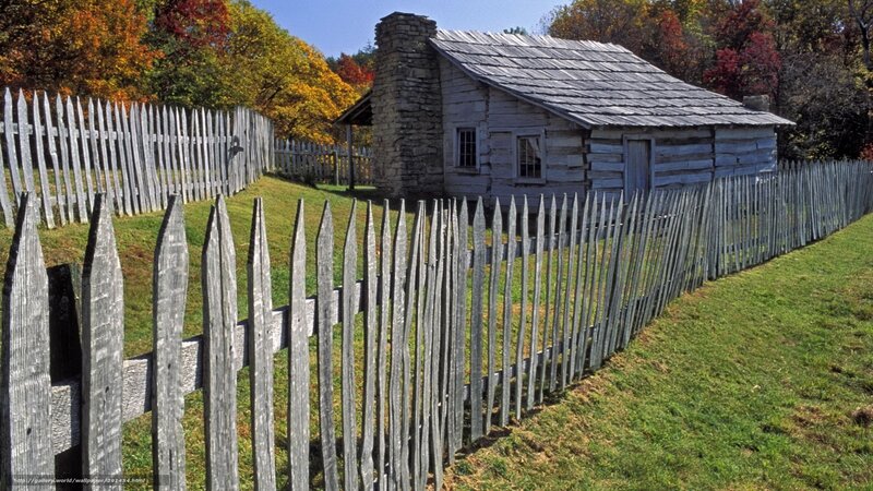 Log Cabin with Fence — Green