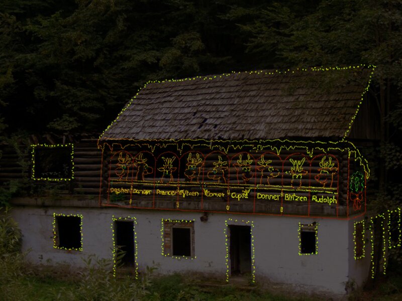 Log Cabin with Lights — Green