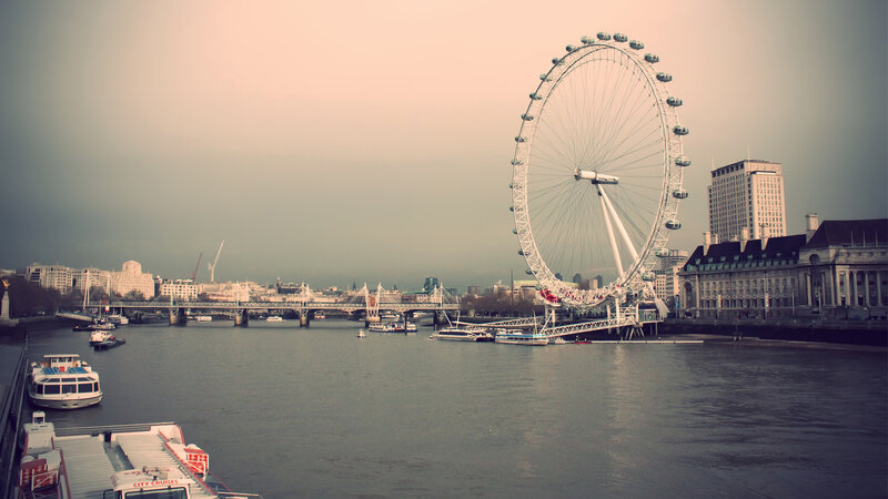 London Eye and River Thames — Gray
