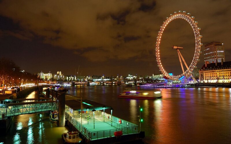 London Eye at Night — Black, Dramatic