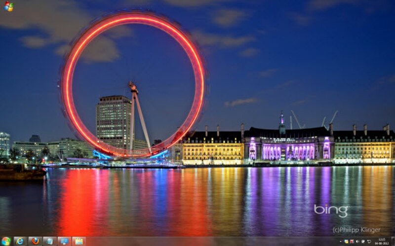 London Eye at Night — Red