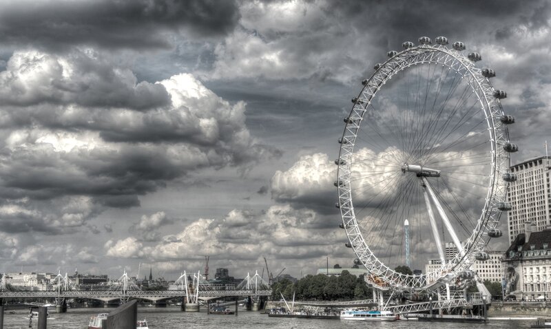 London Eye Ferris Wheel — Gray, Dramatic