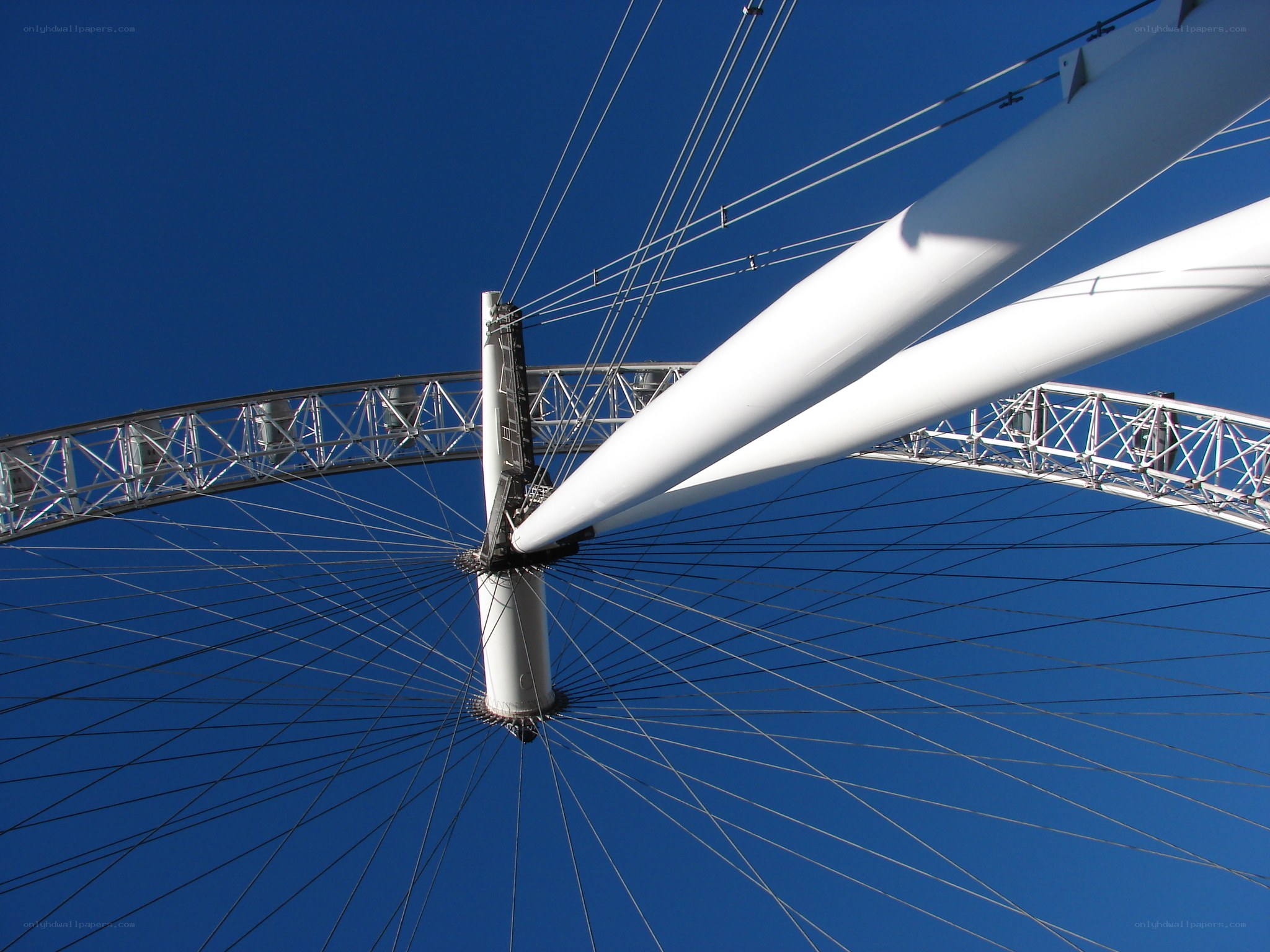 London Eye structure from below