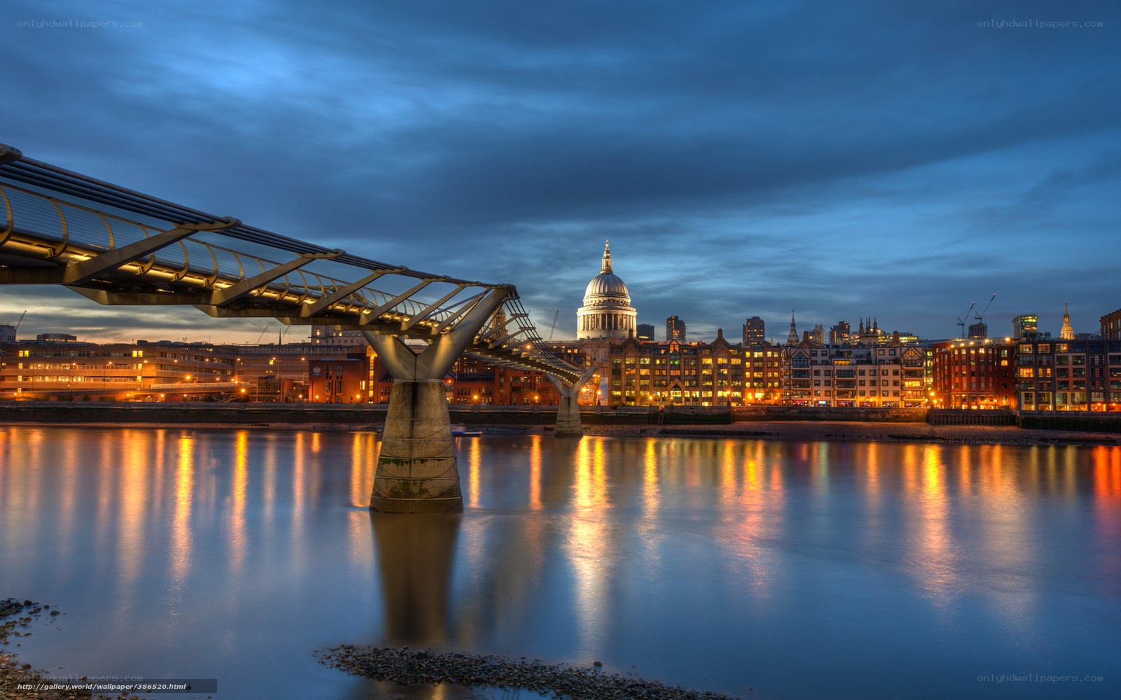 London skyline at dusk