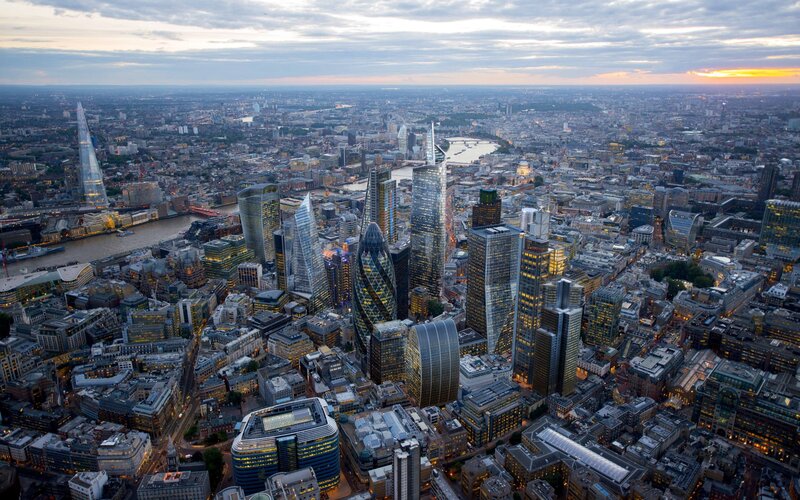 London Skyline at Dusk — Gray