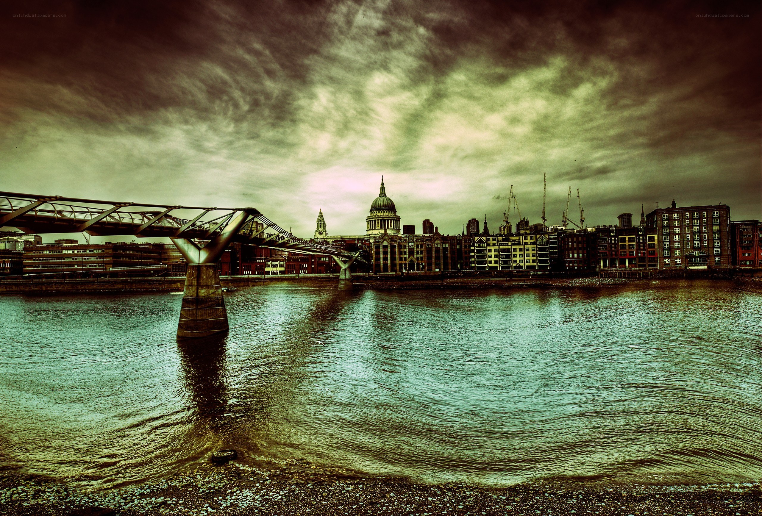 London skyline with Millennium Bridge