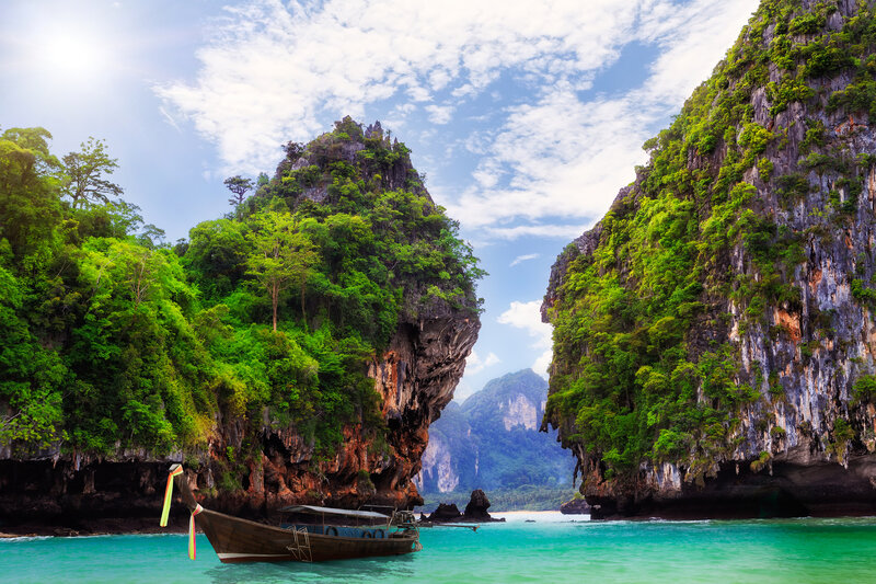 Longtail Boat in Bay — Green, Serene