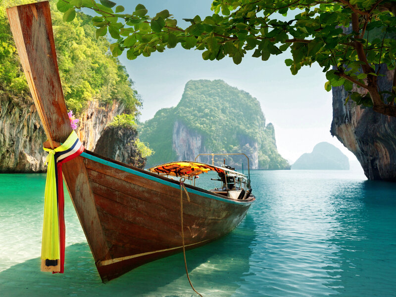 Longtail Boat in Bay — Green