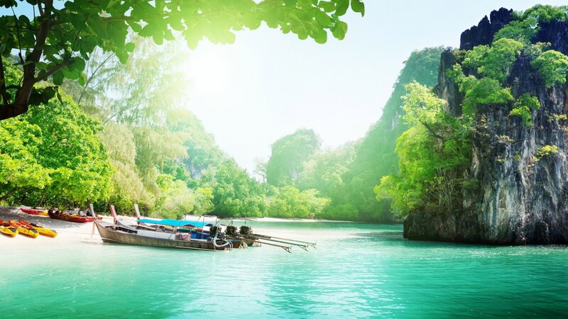 Longtail Boats in Bay — Green, Serene