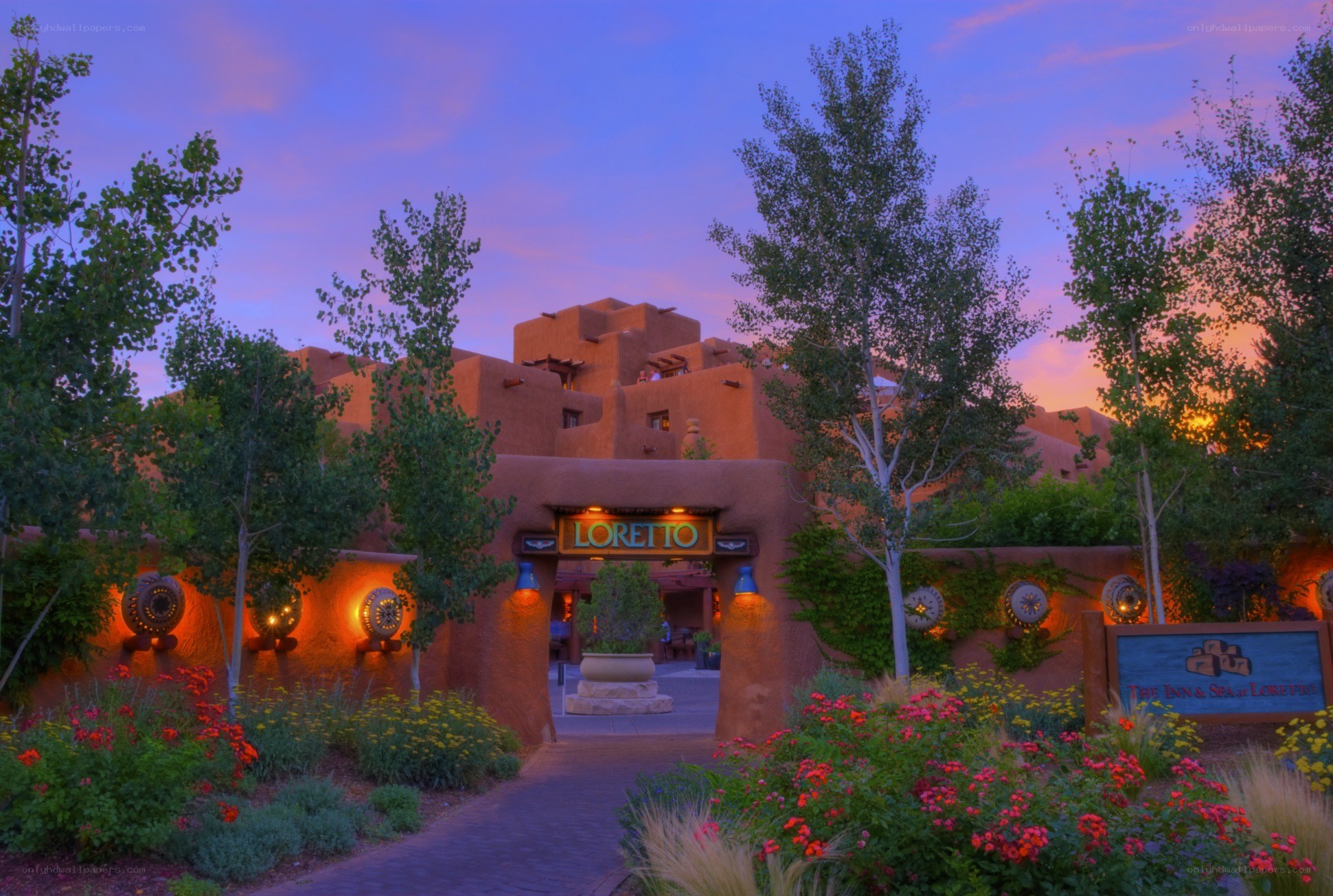 Loretto Inn at dusk