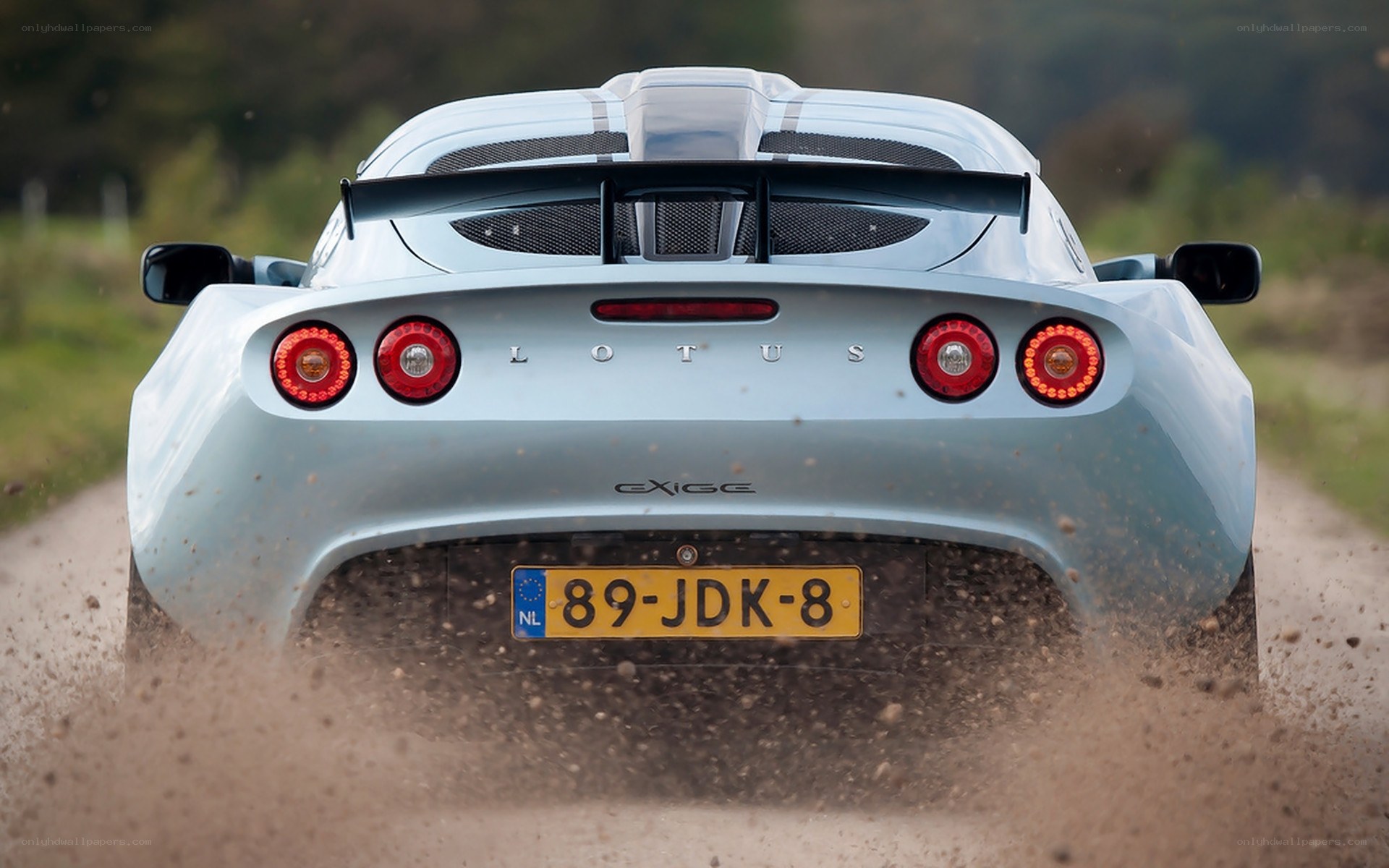 Lotus Exige on dirt road