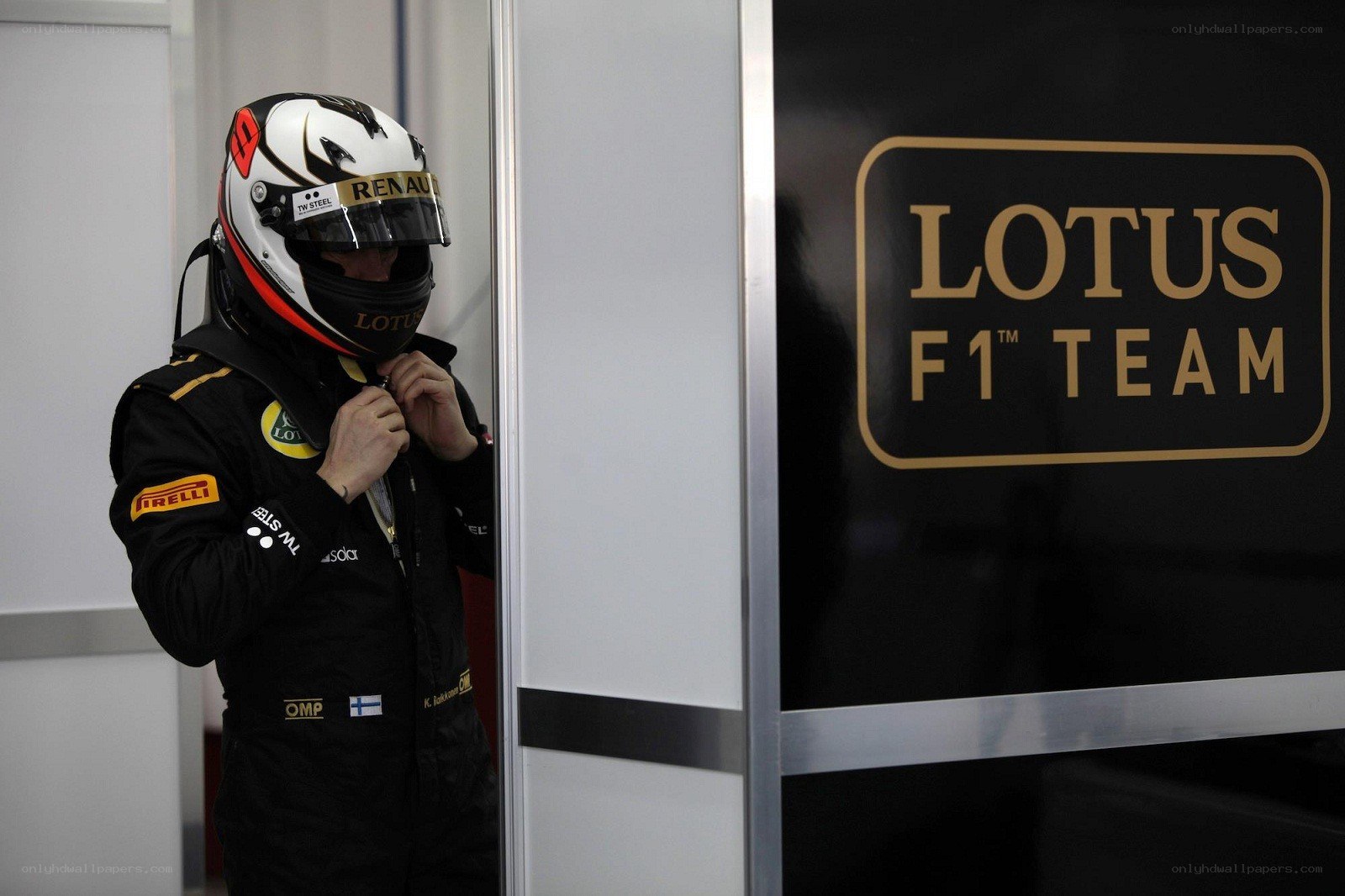 Lotus F1 driver preparing
