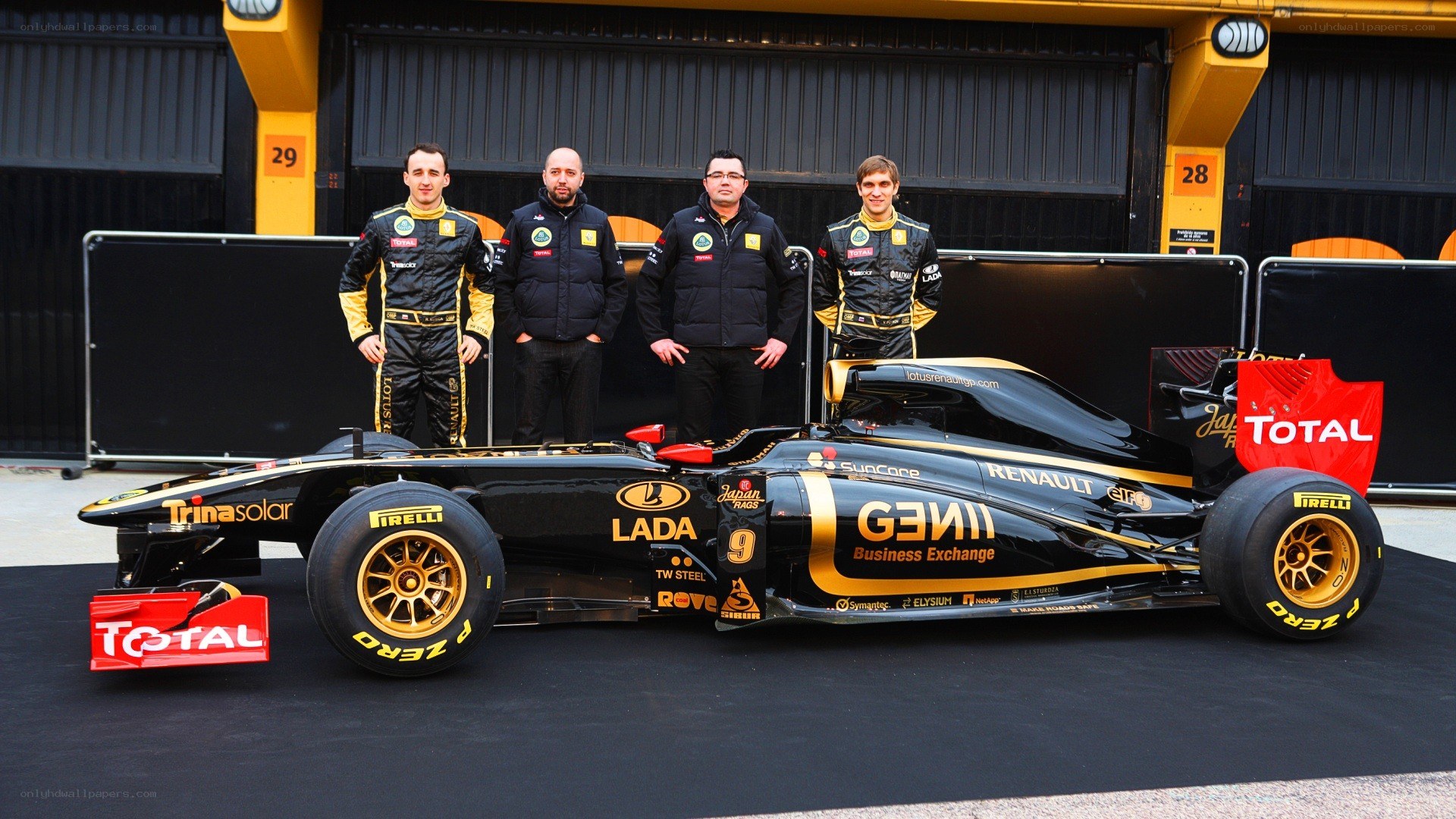 Lotus F1 team with car