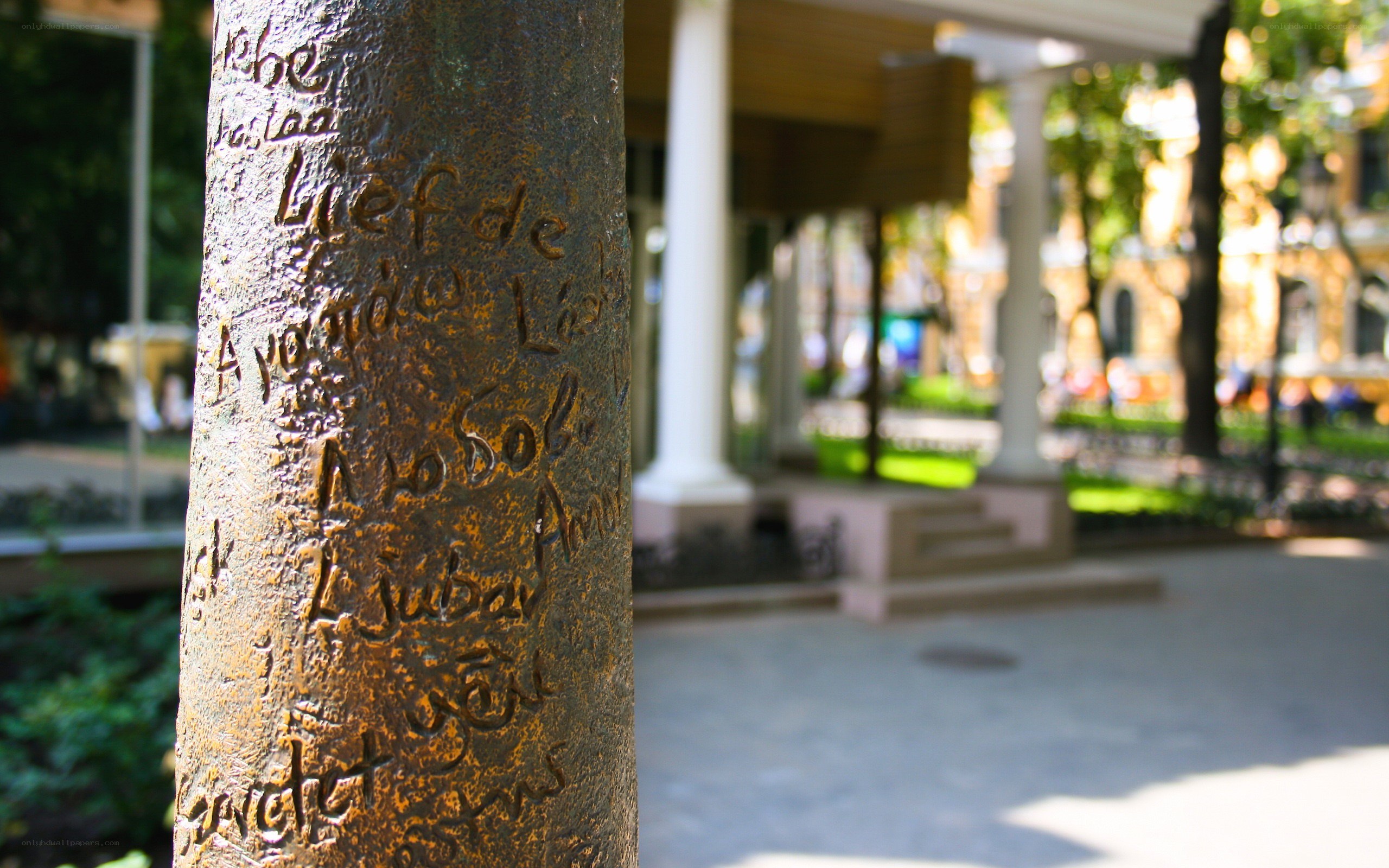 Love inscriptions on a pole