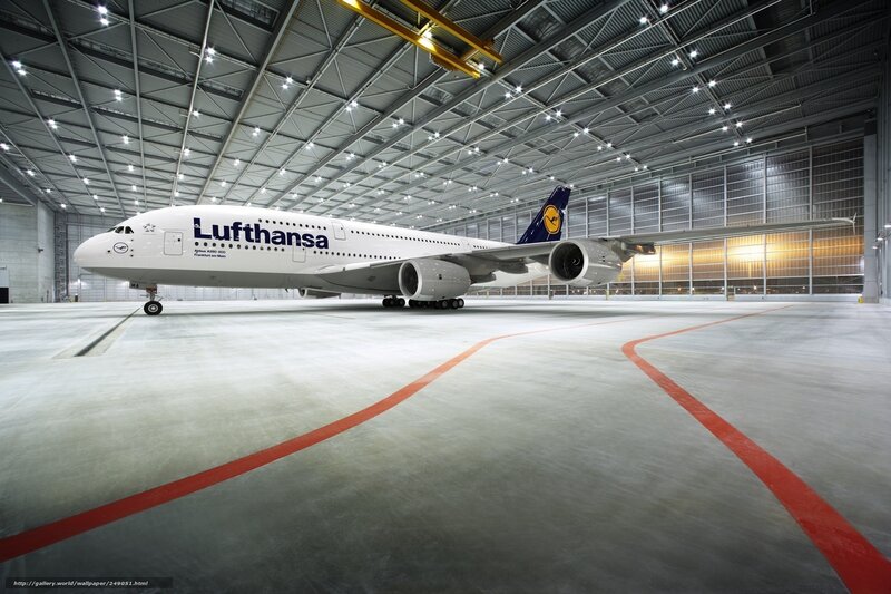 Lufthansa A380 in hangar