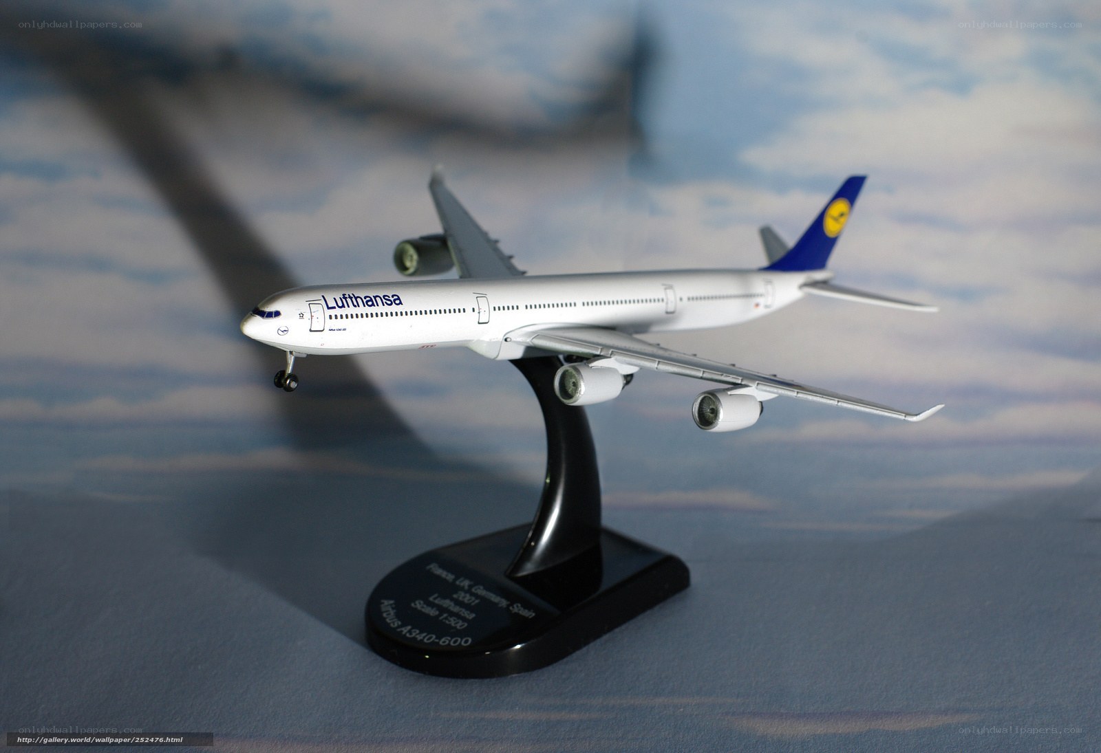 Lufthansa Airbus A340-600 model